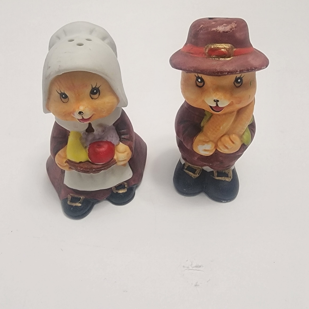 Vintage Russ Chipmunk Pilgrim salt and pepper shakers Thanksgiving  Fall